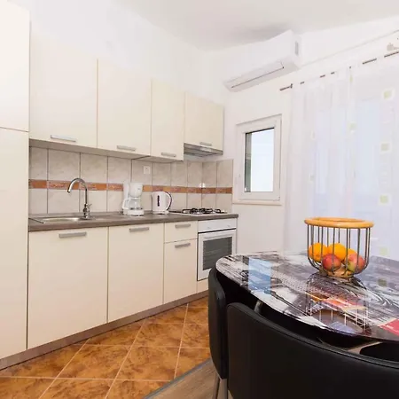 Apartment In Okrug Gornji 26579 *