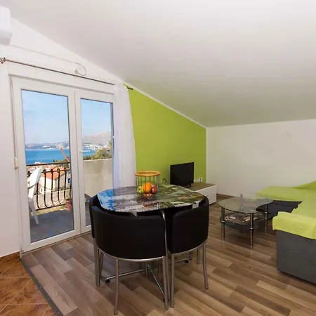In Okrug Gornji 26579 Apartment *