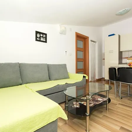 In Okrug Gornji 26579 Apartment